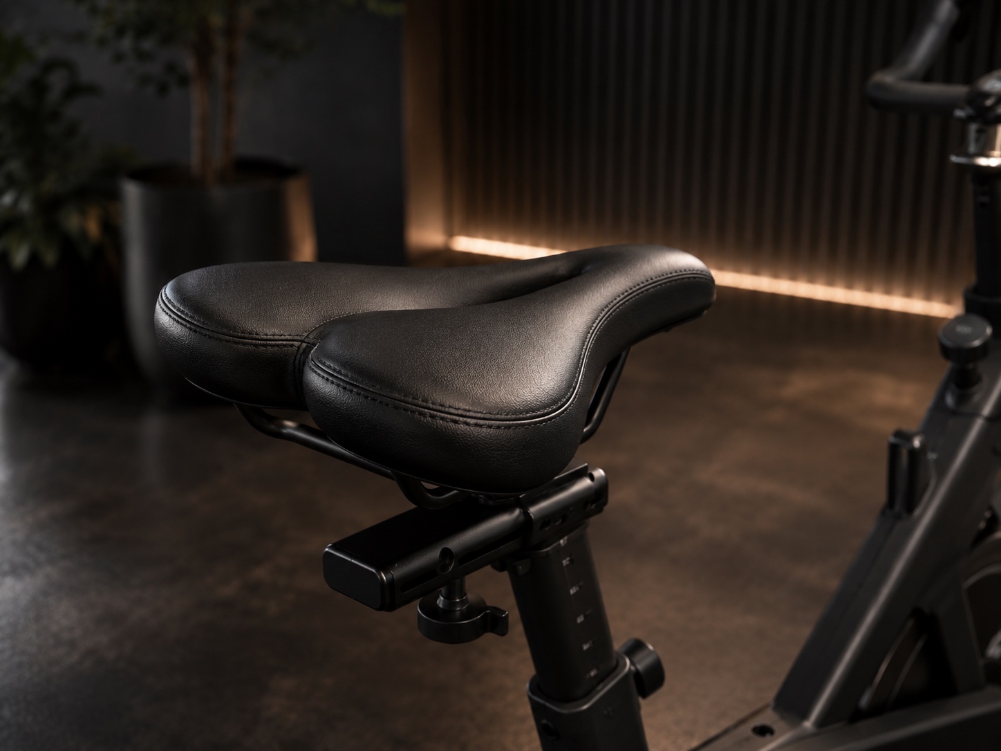 Black synthetic leather saddle for spin bike